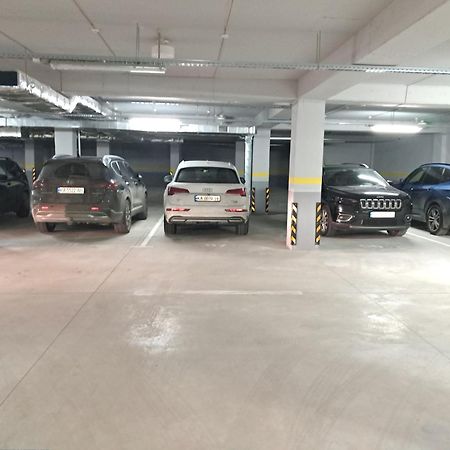 Airport 24&24 Car Parking Apartment Chisinau Exterior photo